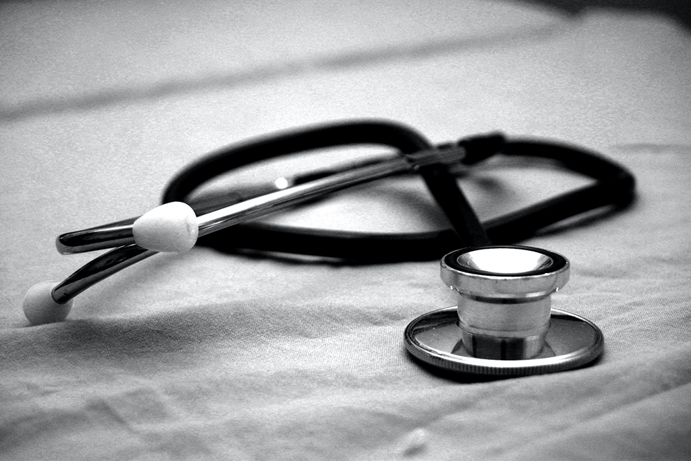 Black and white stethoscope picture 